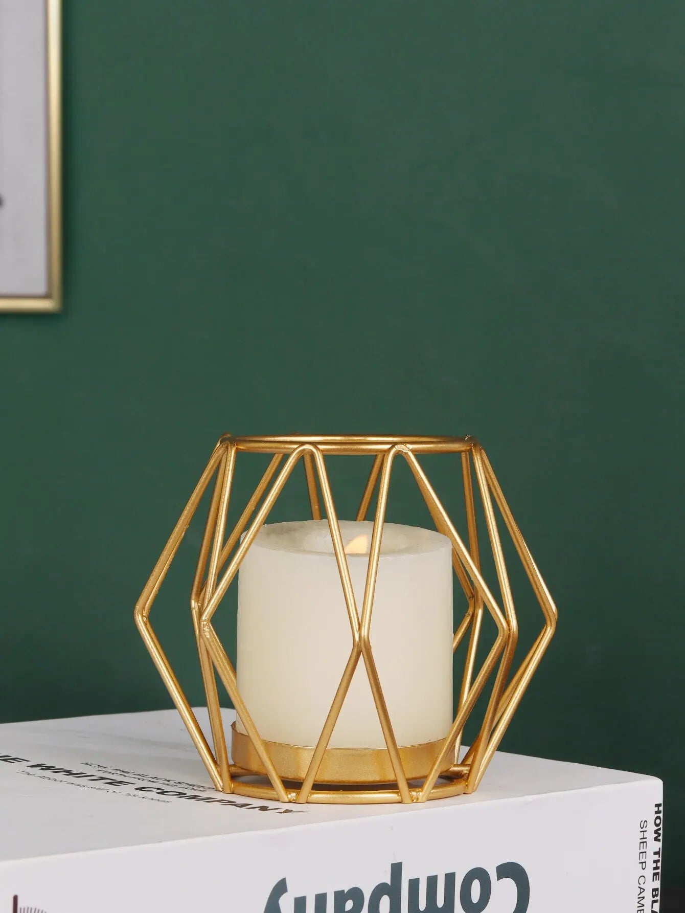 Nordic Gold Iron Candlestick - Hollowed Out Line Design for a Creative and Romantic Atmosphere