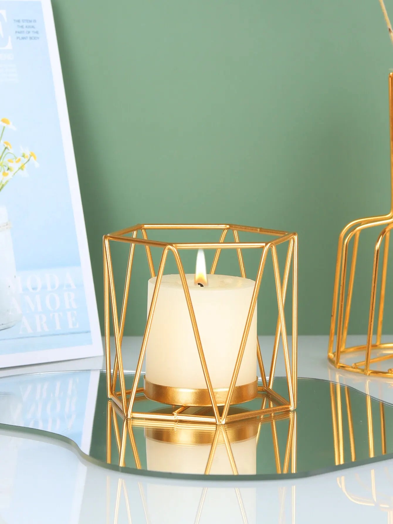 Nordic Gold Iron Candlestick - Hollowed Out Line Design for a Creative and Romantic Atmosphere
