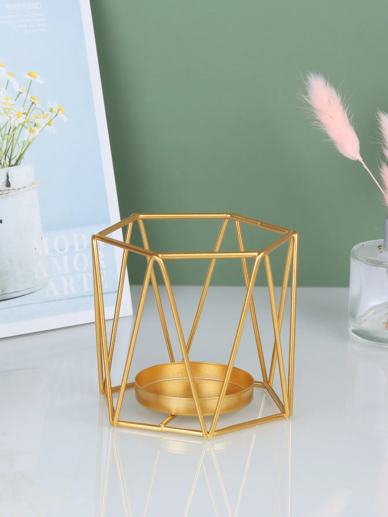 Nordic Gold Iron Candlestick - Hollowed Out Line Design for a Creative and Romantic Atmosphere